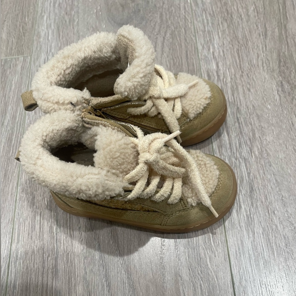 ZARA
Faux Shearling High Top Sneakers